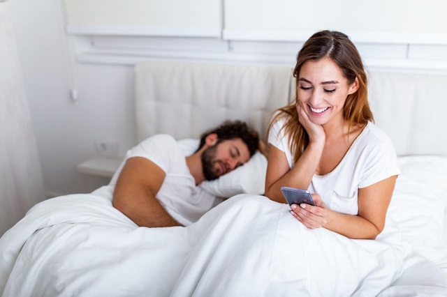 Vợ ngoại tình thì nên xử lý người thứ ba thế nào?
