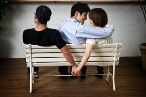 Vợ ngoại tình thì nên làm gì để không xảy ra xô xát?